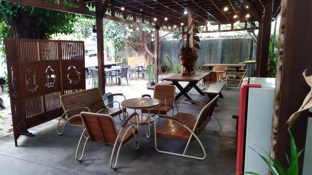 Nusantara Hotel Syariah Jepara Exteriör bild